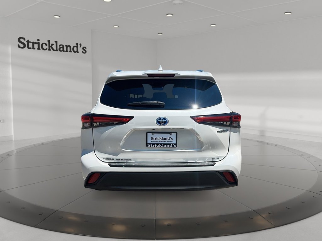 2021 Toyota Highlander hybrid XLE AWD in Stratford, Ontario - 3 - w1024h768px