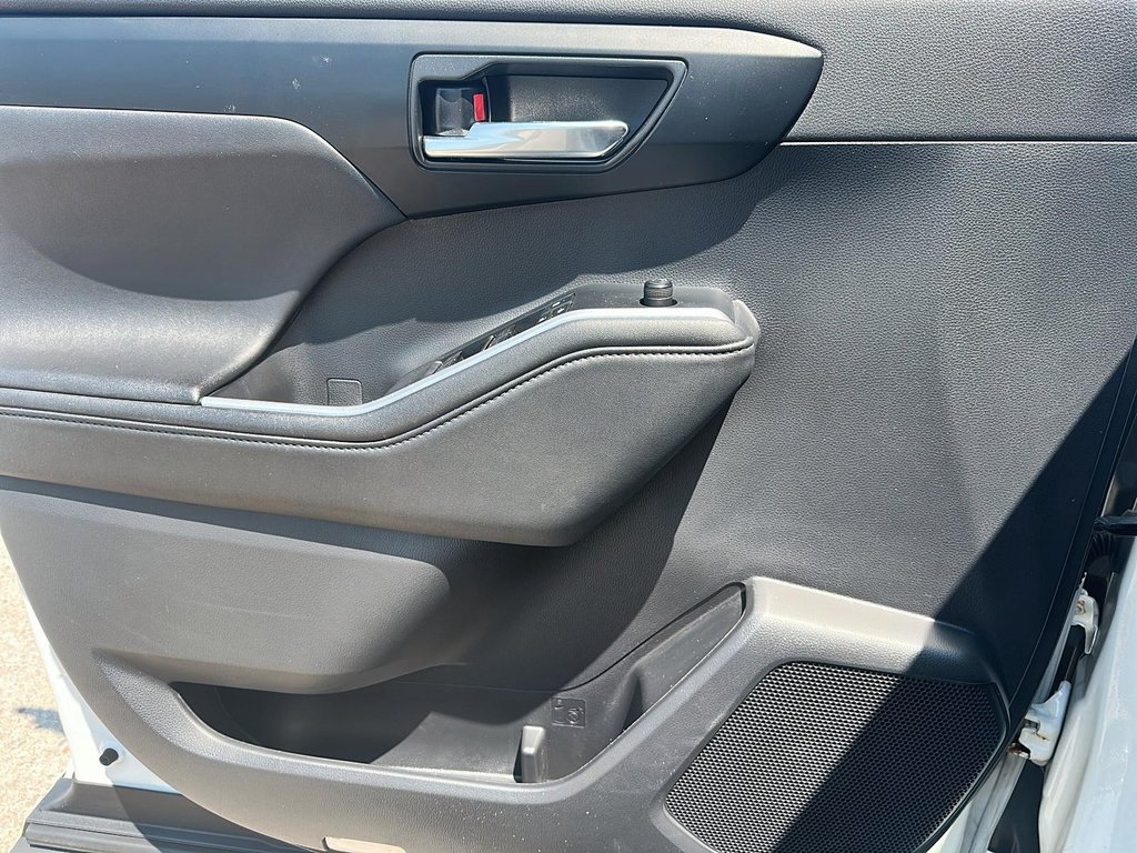 2021 Toyota Highlander hybrid XLE AWD in Stratford, Ontario - 10 - w1024h768px