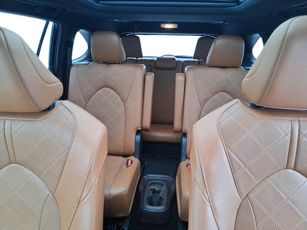 2022 Toyota Highlander Hybrid Limited AWD in Stratford, Ontario - 10 - w1024h768px
