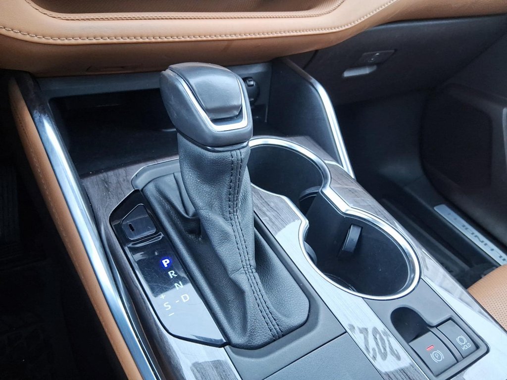 2022 Toyota Highlander Hybrid Limited AWD in Stratford, Ontario - 17 - w1024h768px