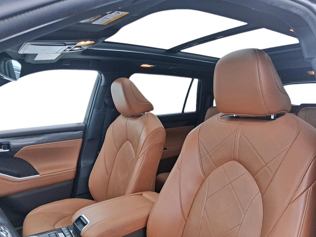 2022 Toyota Highlander Hybrid Limited AWD in Stratford, Ontario - 19 - w1024h768px