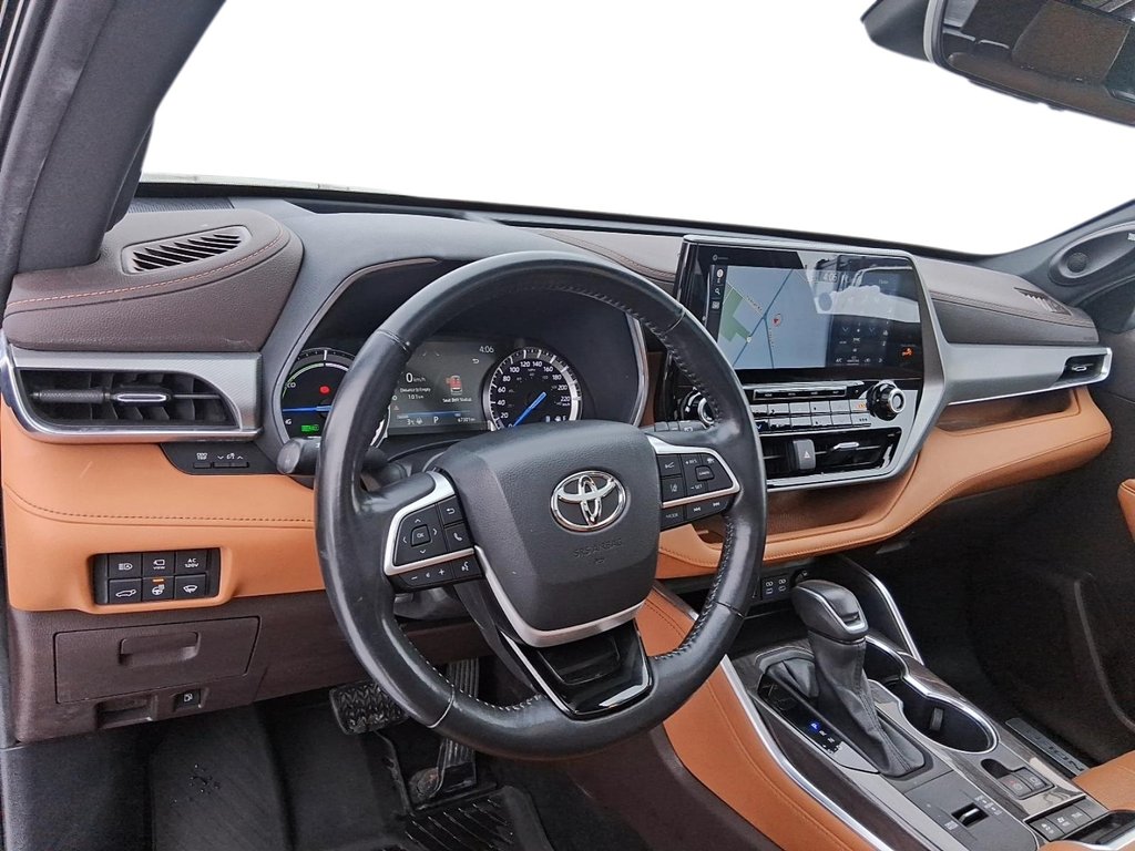 2022 Toyota Highlander Hybrid Limited AWD in Stratford, Ontario - 11 - w1024h768px