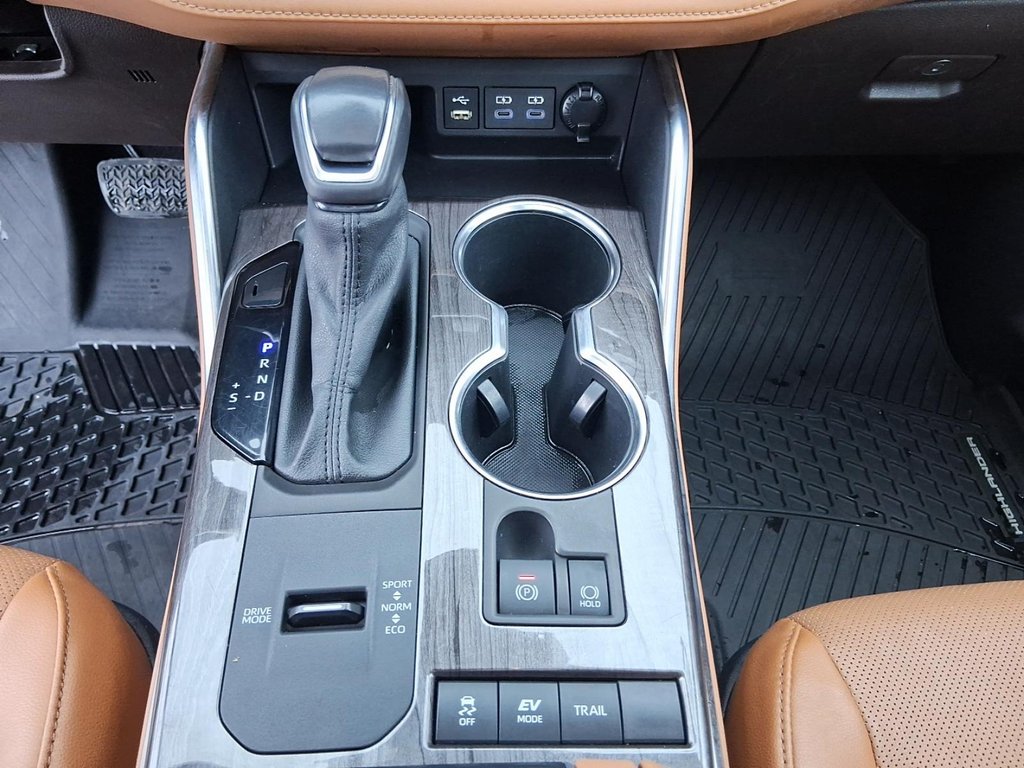 2022 Toyota Highlander Hybrid Limited AWD in Stratford, Ontario - 18 - w1024h768px