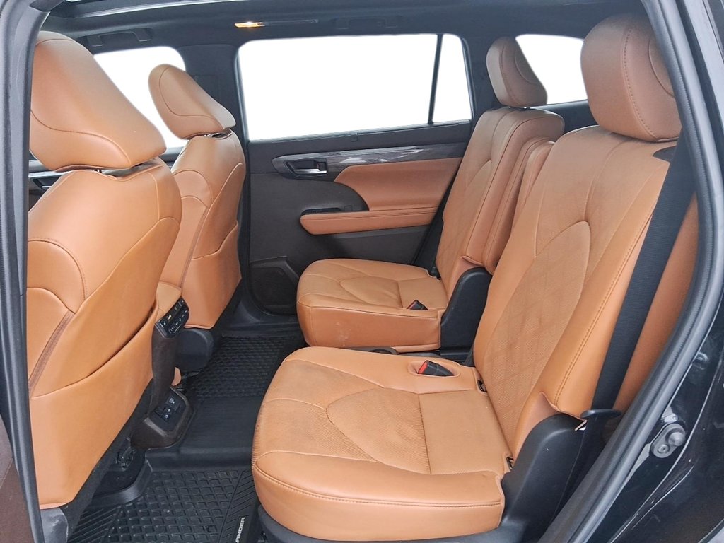 2022 Toyota Highlander Hybrid Limited AWD in Stratford, Ontario - 9 - w1024h768px
