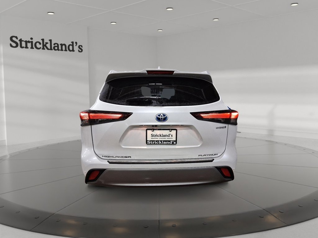 2024 Toyota Highlander Hybrid Limited AWD in Stratford, Ontario - 3 - w1024h768px