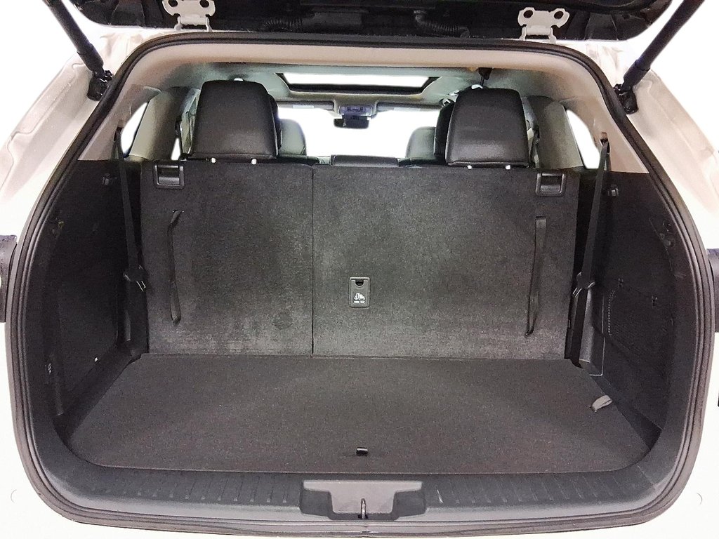 2024 Toyota Highlander Hybrid Limited AWD in Stratford, Ontario - 6 - w1024h768px