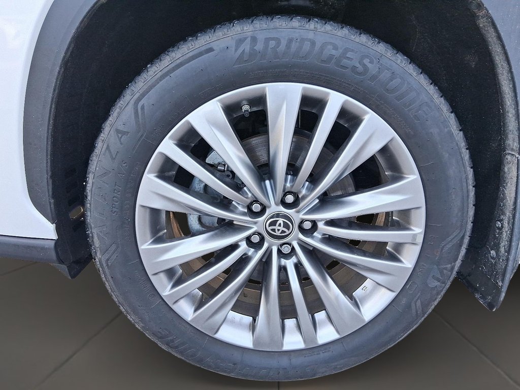 2024 Toyota Highlander Hybrid Limited AWD in Stratford, Ontario - 7 - w1024h768px