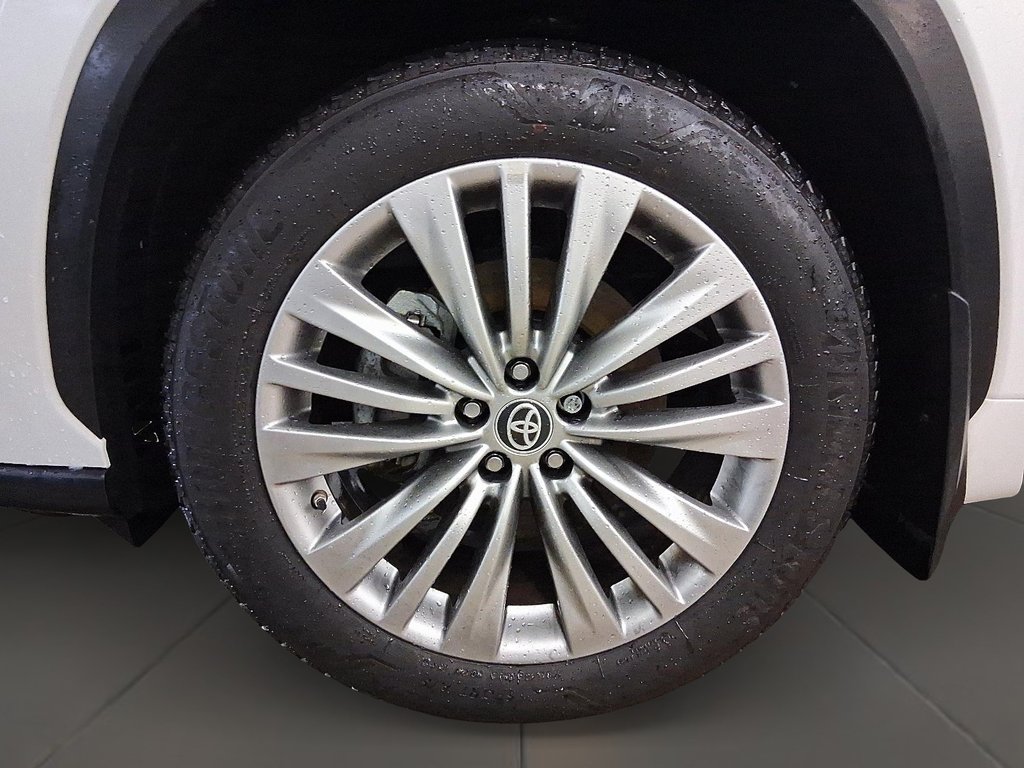 2024 Toyota Highlander Hybrid Limited AWD in Stratford, Ontario - 7 - w1024h768px