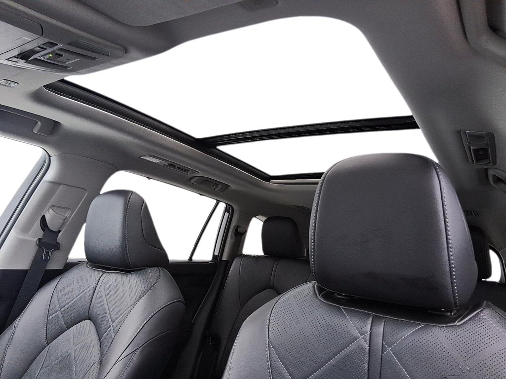 2024 Toyota Highlander Hybrid Limited AWD in Stratford, Ontario - 19 - w1024h768px