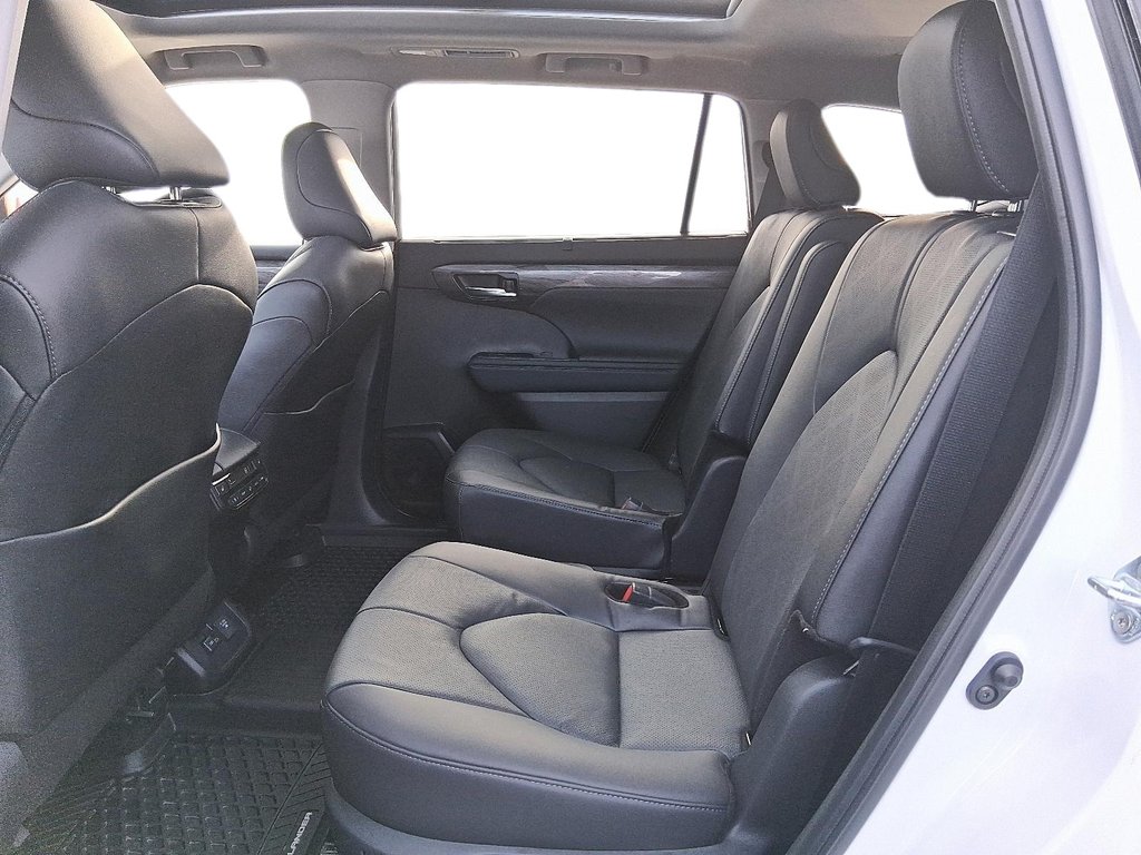 2024 Toyota Highlander Hybrid Limited AWD in Stratford, Ontario - 9 - w1024h768px