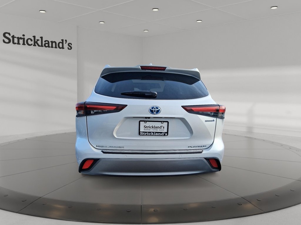 2024 Toyota Highlander Hybrid Limited AWD in Stratford, Ontario - 3 - w1024h768px