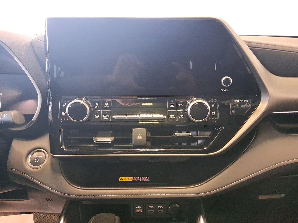 2025 Toyota Highlander Hybrid Limited AWD in Stratford, Ontario - 13 - w1024h768px