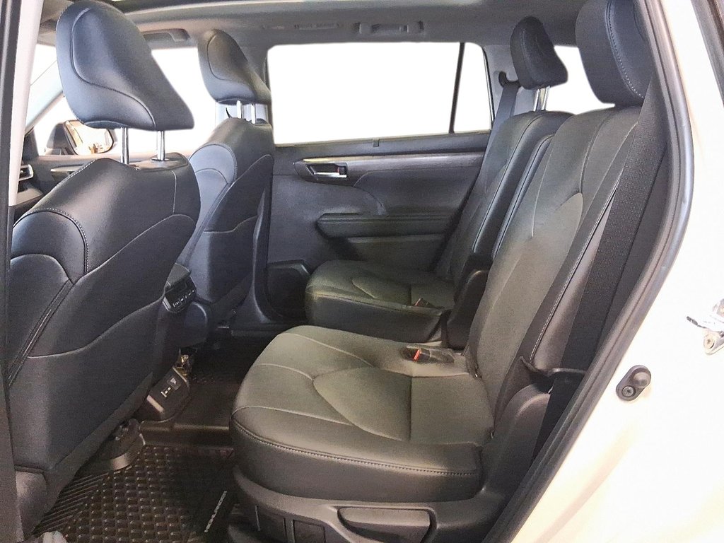 2025 Toyota Highlander Hybrid Limited AWD in Stratford, Ontario - 8 - w1024h768px