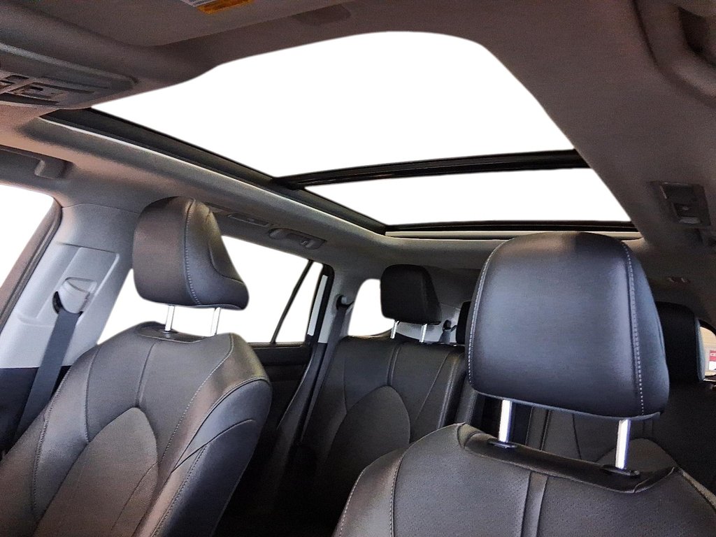 2025 Toyota Highlander Hybrid Limited AWD in Stratford, Ontario - 15 - w1024h768px