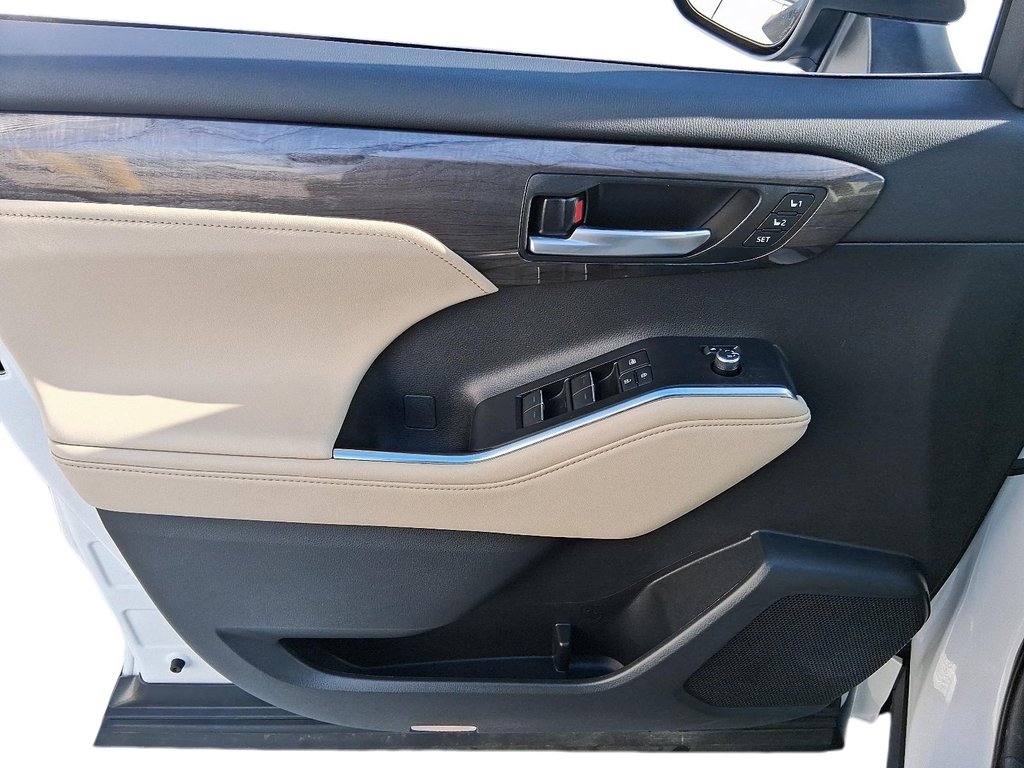 2025 Toyota Highlander Hybrid Limited AWD in Stratford, Ontario - 12 - w1024h768px