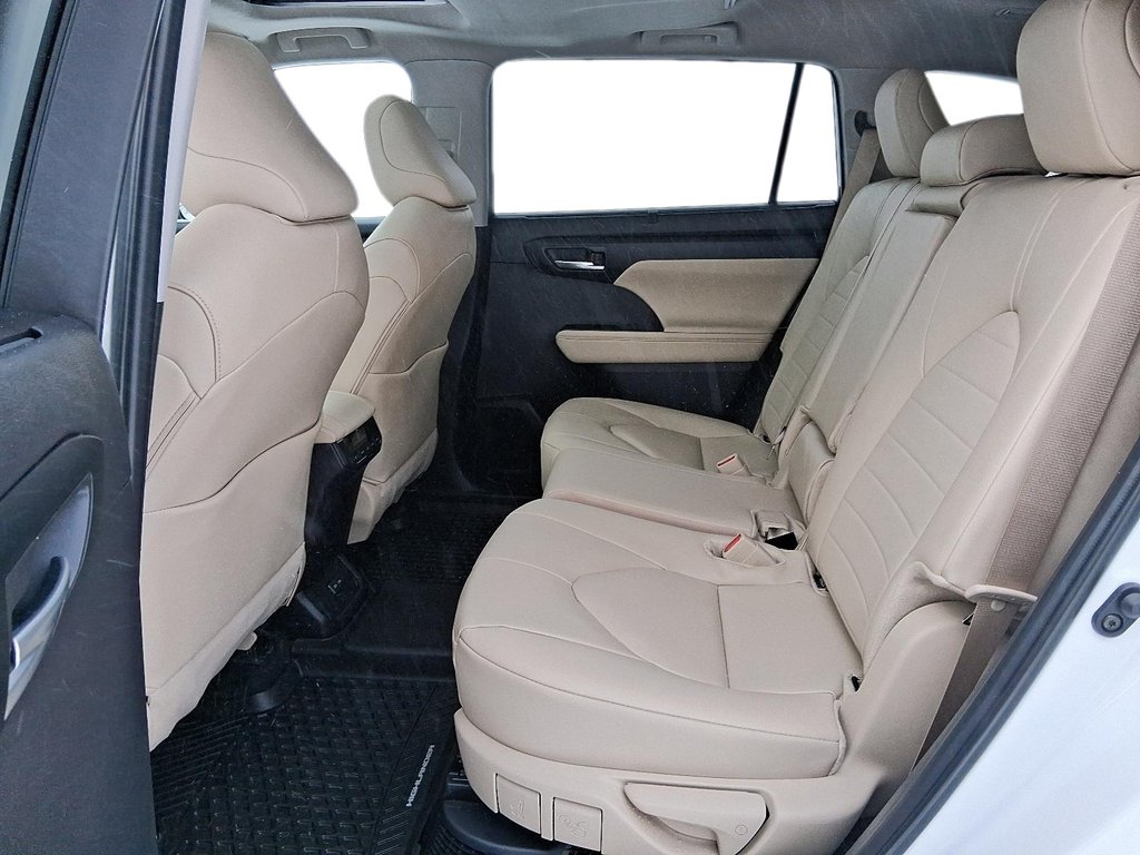 2025 Toyota Highlander Hybrid XLE AWD in Stratford, Ontario - 9 - w1024h768px