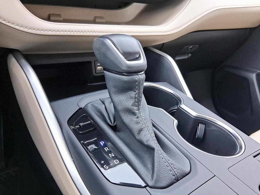 2025 Toyota Highlander Hybrid XLE AWD in Stratford, Ontario - 17 - w1024h768px