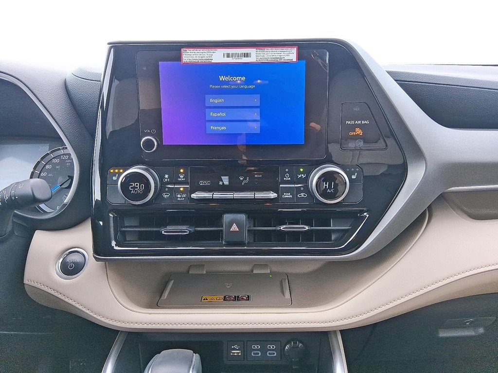 2025 Toyota Highlander Hybrid XLE AWD in Stratford, Ontario - 16 - w1024h768px