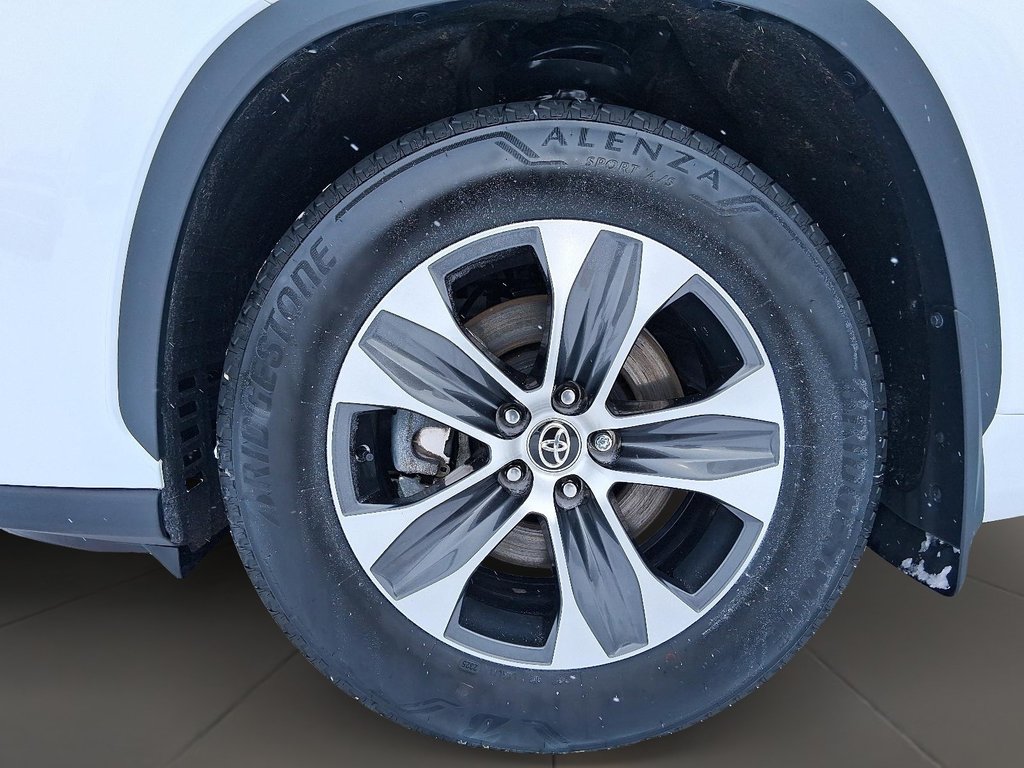 2025 Toyota Highlander Hybrid XLE AWD in Stratford, Ontario - 7 - w1024h768px
