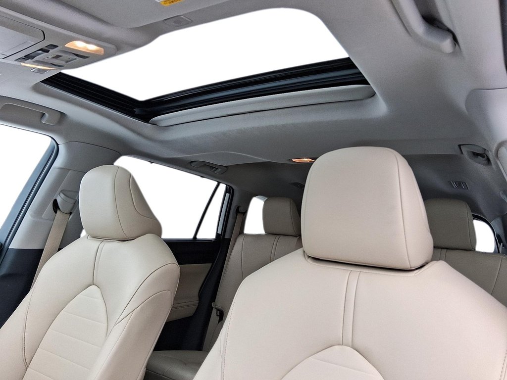 2025 Toyota Highlander Hybrid XLE AWD in Stratford, Ontario - 19 - w1024h768px