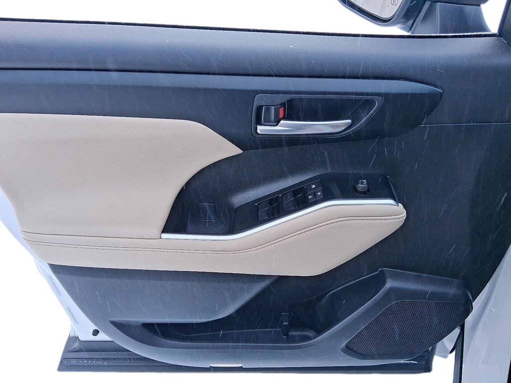 2025 Toyota Highlander Hybrid XLE AWD in Stratford, Ontario - 12 - w1024h768px