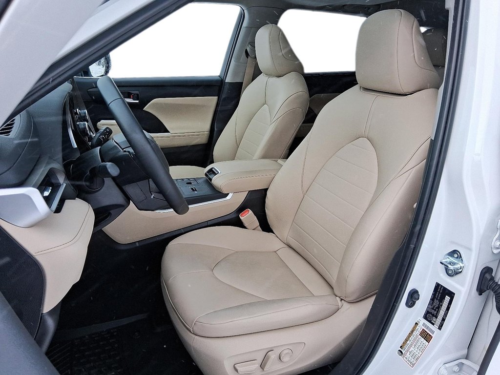 2025 Toyota Highlander Hybrid XLE AWD in Stratford, Ontario - 8 - w1024h768px