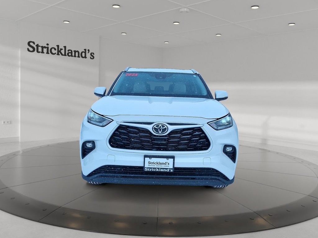 2025 Toyota Highlander Hybrid XLE AWD in Stratford, Ontario - 2 - w1024h768px