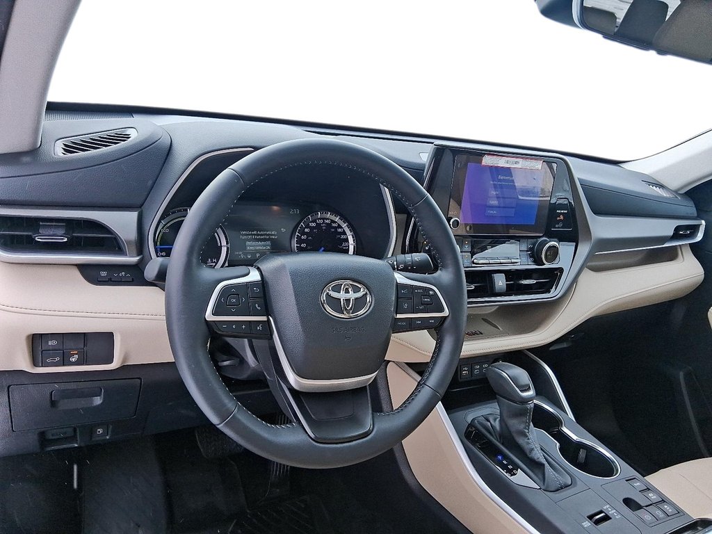 2025 Toyota Highlander Hybrid XLE AWD in Stratford, Ontario - 11 - w1024h768px