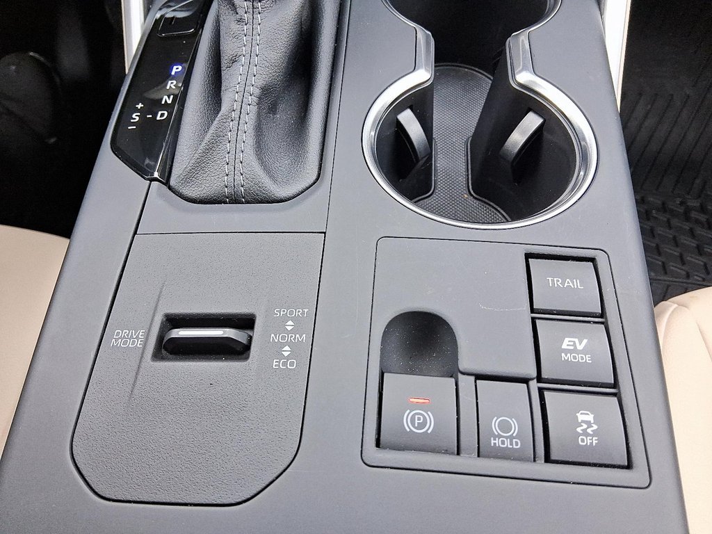 2025 Toyota Highlander Hybrid XLE AWD in Stratford, Ontario - 18 - w1024h768px