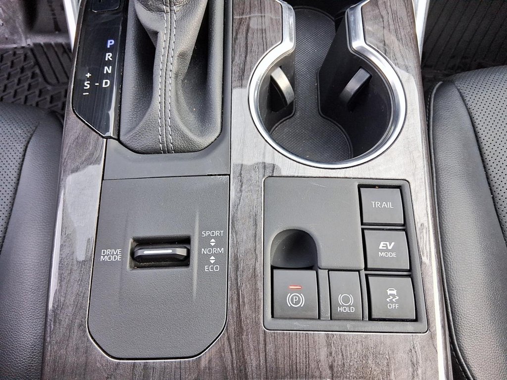 2025 Toyota Highlander Hybrid Limited AWD in Stratford, Ontario - 18 - w1024h768px