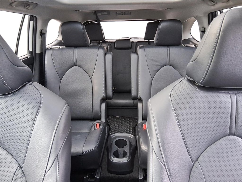 2025 Toyota Highlander Hybrid Limited AWD in Stratford, Ontario - 10 - w1024h768px