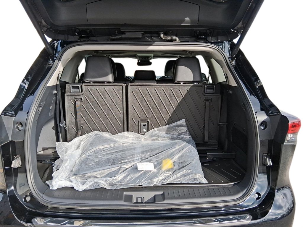2026 Toyota Highlander Hybrid XLE AWD in Stratford, Ontario - 6 - w1024h768px