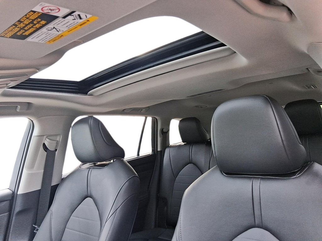 2026 Toyota Highlander Hybrid XLE AWD in Stratford, Ontario - 19 - w1024h768px
