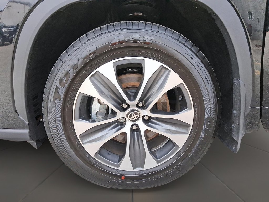 2026 Toyota Highlander Hybrid XLE AWD in Stratford, Ontario - 7 - w1024h768px