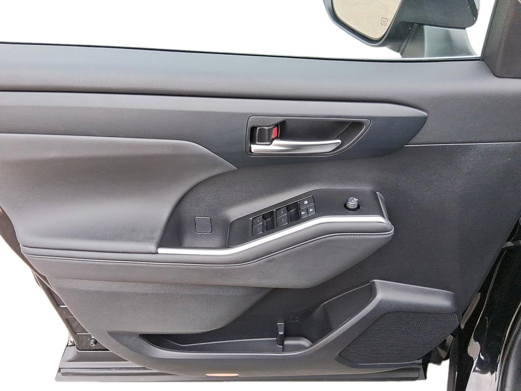 2026 Toyota Highlander Hybrid XLE AWD in Stratford, Ontario - 12 - w1024h768px
