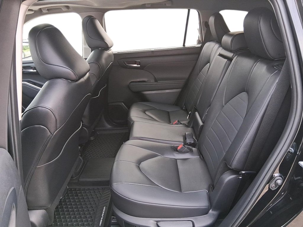 2026 Toyota Highlander Hybrid XLE AWD in Stratford, Ontario - 9 - w1024h768px