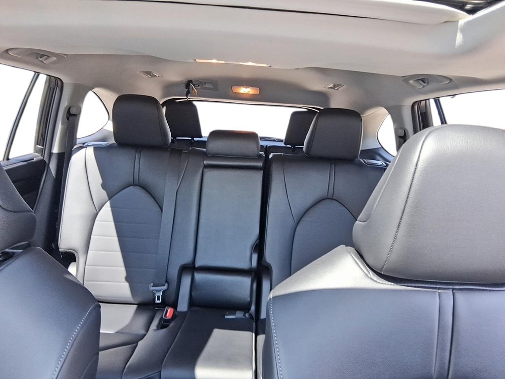 2026 Toyota Highlander Hybrid XLE AWD in Stratford, Ontario - 11 - w1024h768px