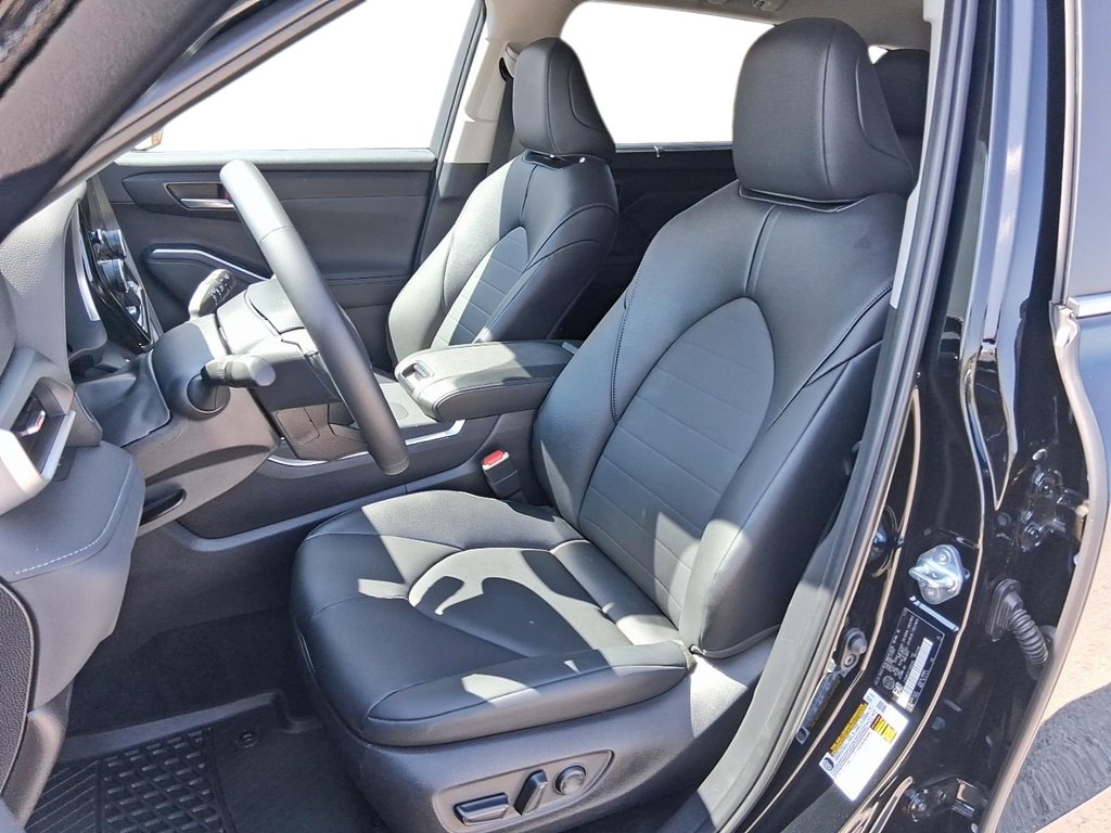 2026 Toyota Highlander Hybrid XLE AWD in Stratford, Ontario - 9 - w1024h768px