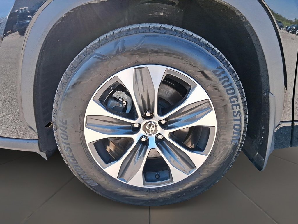 2026 Toyota Highlander Hybrid XLE AWD in Stratford, Ontario - 8 - w1024h768px