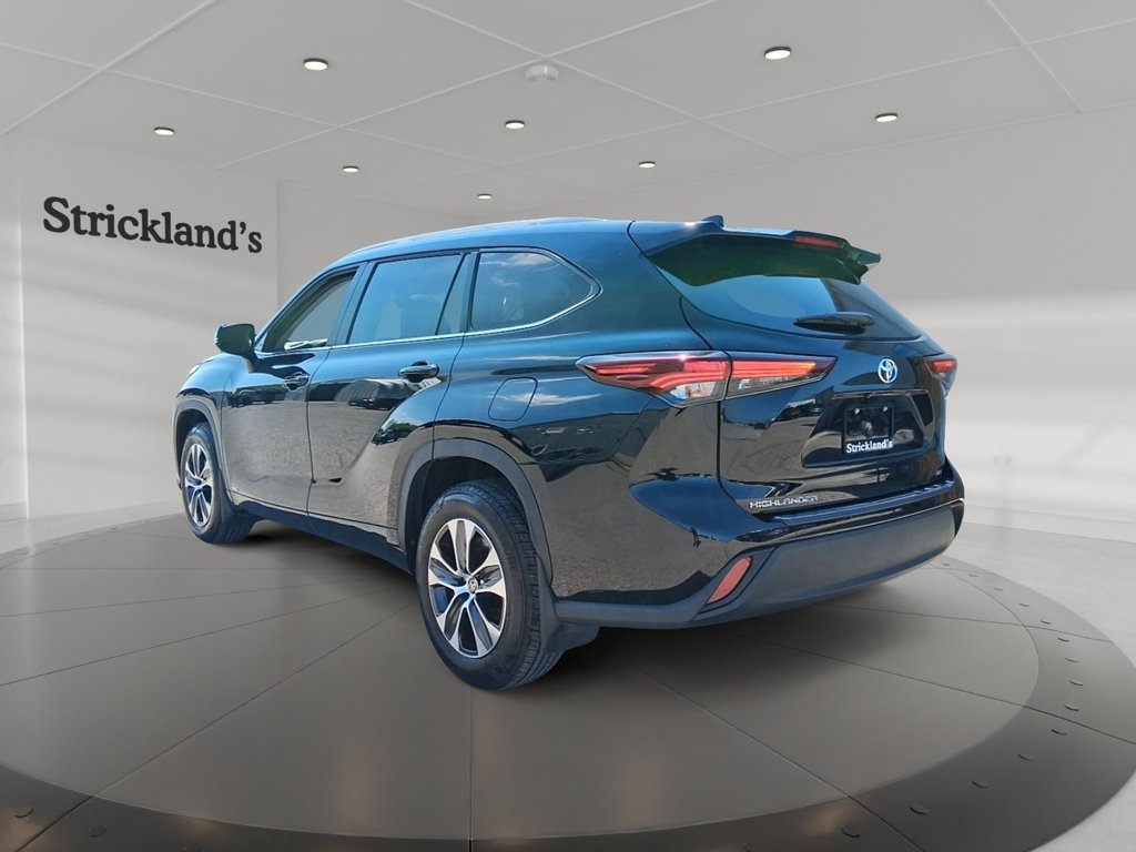 2026 Toyota Highlander Hybrid XLE AWD in Stratford, Ontario - 4 - w1024h768px