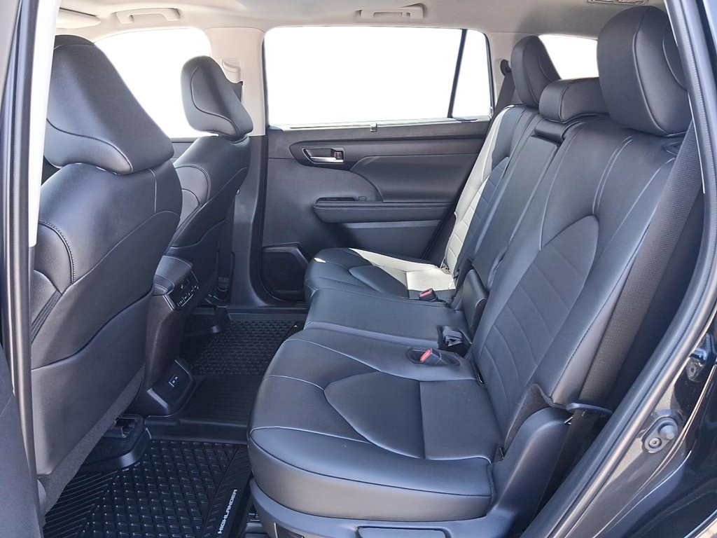 2026 Toyota Highlander Hybrid XLE AWD in Stratford, Ontario - 10 - w1024h768px