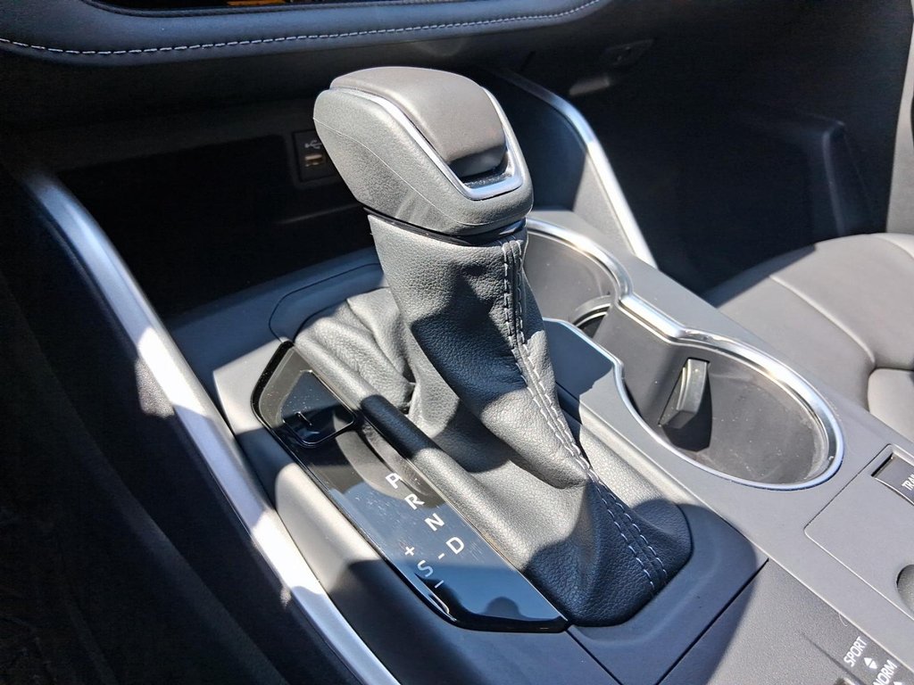 2026 Toyota Highlander Hybrid XLE AWD in Stratford, Ontario - 18 - w1024h768px
