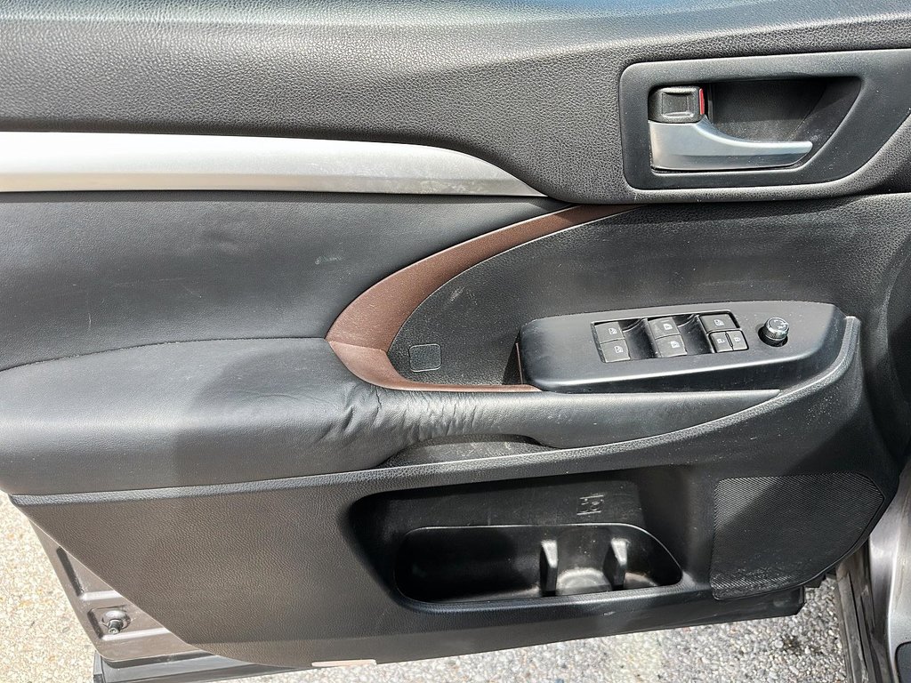 2014 Toyota Highlander XLE AWD in Stratford, Ontario - 10 - w1024h768px