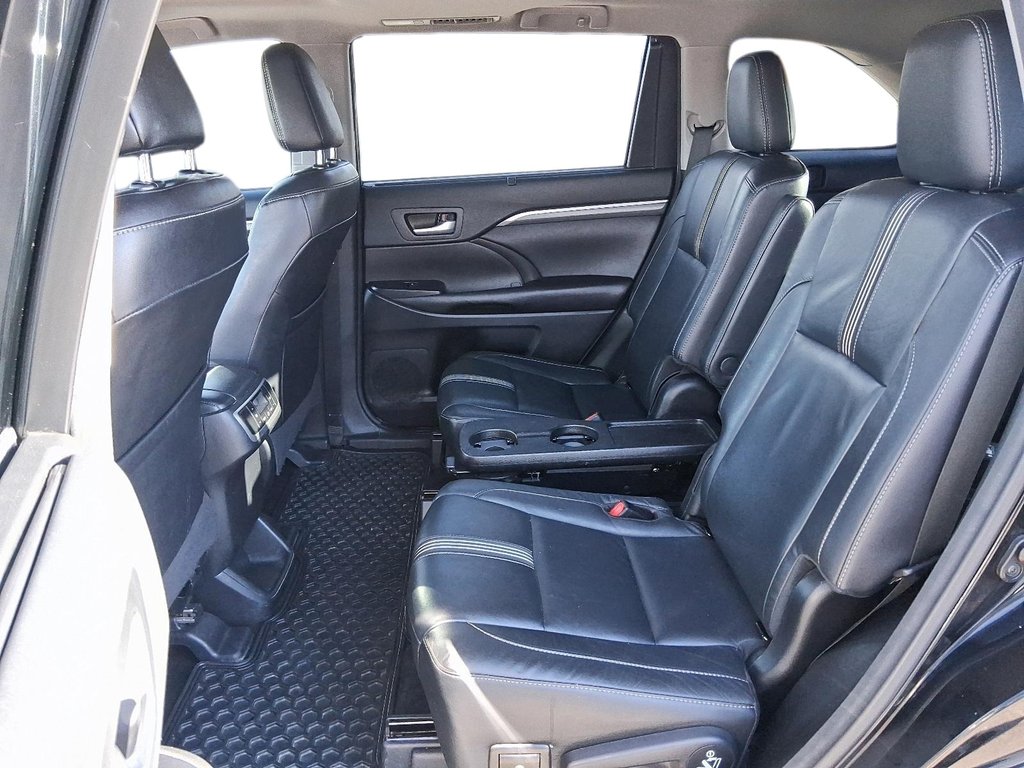 2017 Toyota Highlander XLE AWD in Stratford, Ontario - 9 - w1024h768px