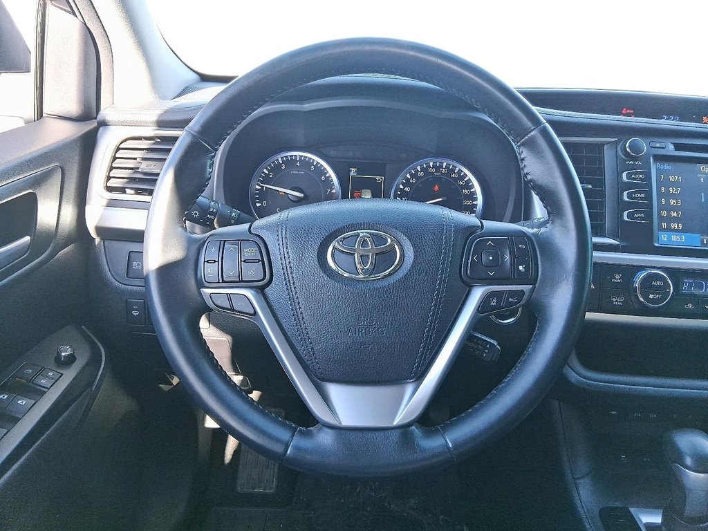 2017 Toyota Highlander XLE AWD in Stratford, Ontario - 14 - w1024h768px