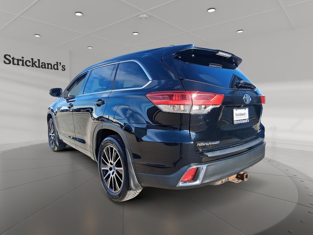 2017 Toyota Highlander XLE AWD in Stratford, Ontario - 4 - w1024h768px