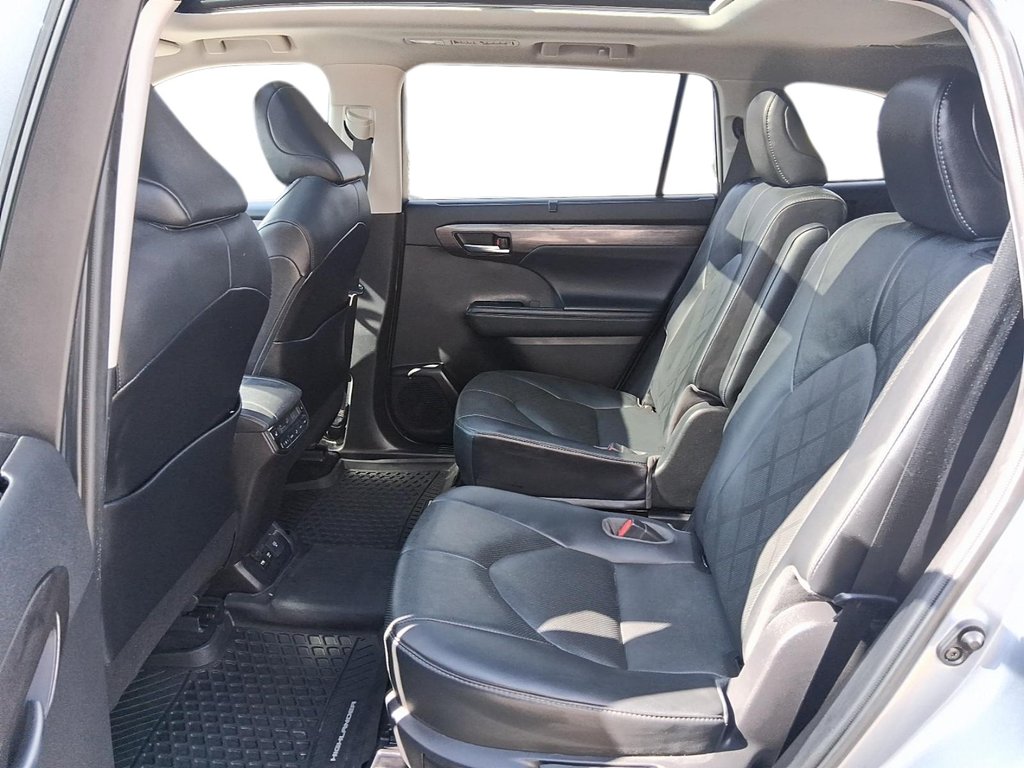 2021 Toyota Highlander Limited AWD in Stratford, Ontario - 11 - w1024h768px