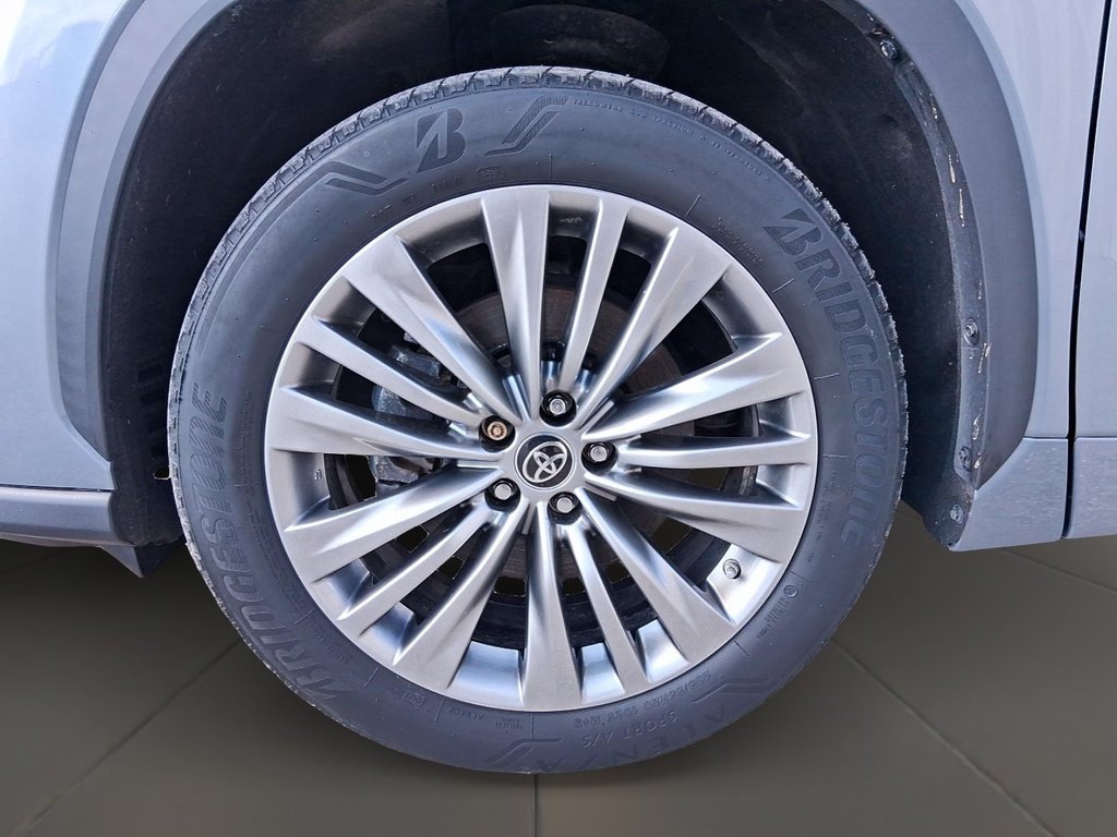 2021 Toyota Highlander Limited AWD in Stratford, Ontario - 8 - w1024h768px