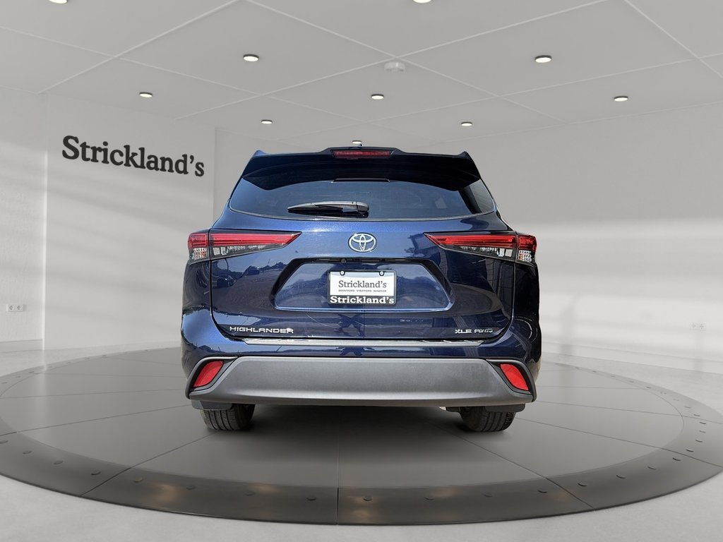 2021 Toyota Highlander XLE AWD in Stratford, Ontario - 3 - w1024h768px