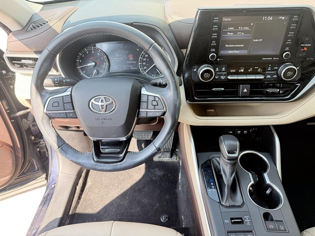 2021 Toyota Highlander XLE AWD in Stratford, Ontario - 13 - w1024h768px